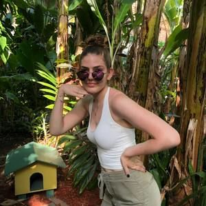 Meet your Posher, Caitlin